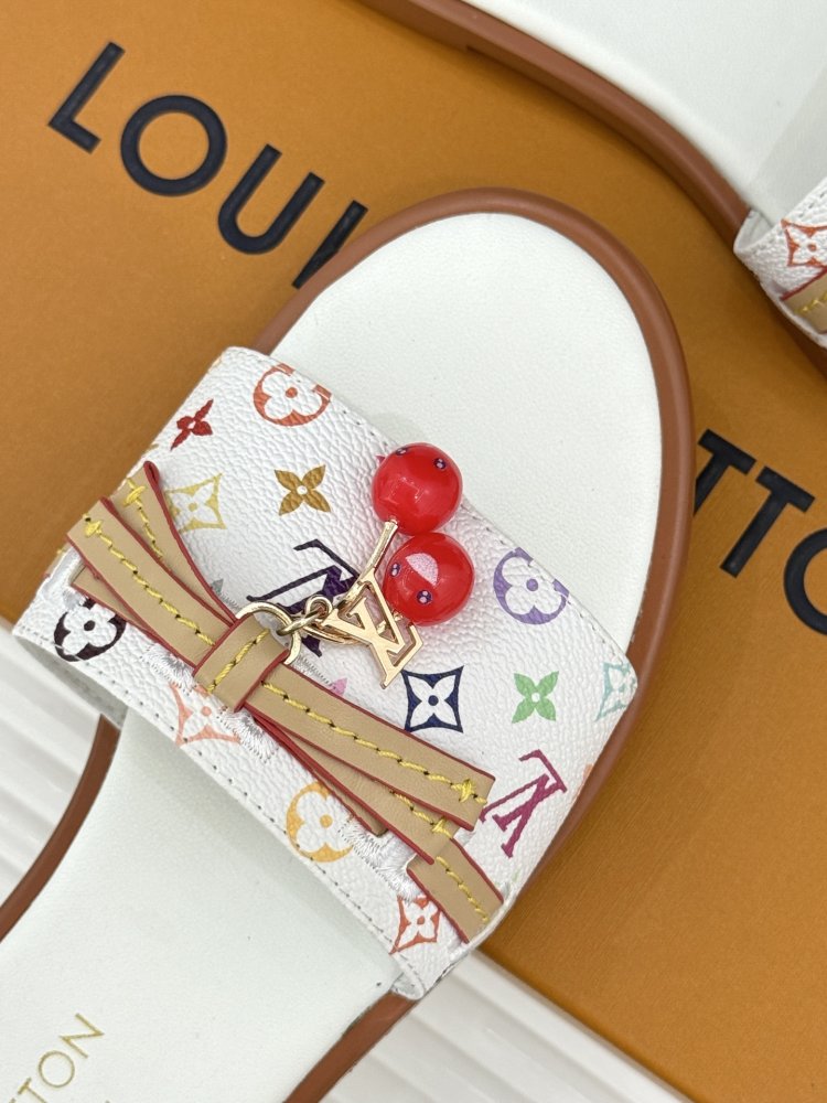 Шлепанцы женские фото 7