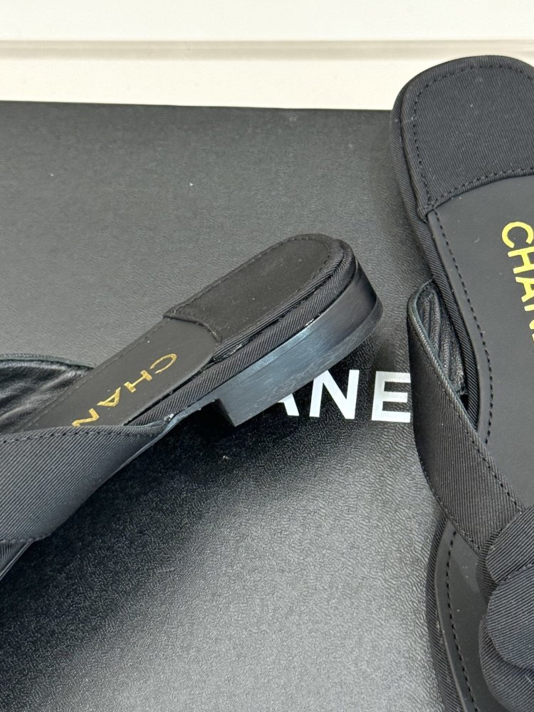 Шльопанці жіночі фото 6