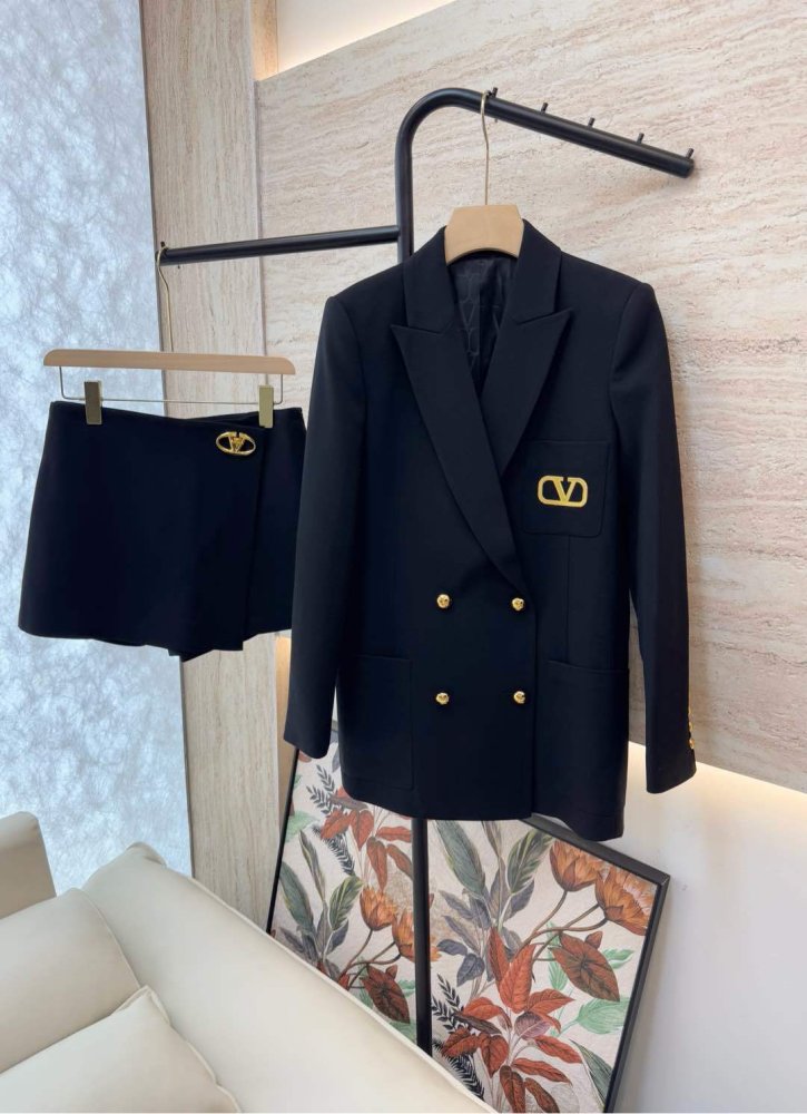 Костюм женский