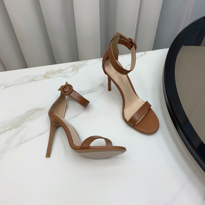 Босоножки фото 5