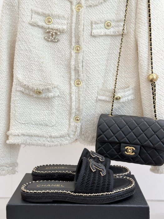 Шлепанцы женские