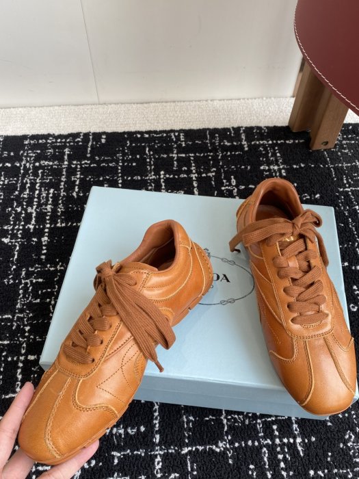 Кроссовки женские фото 7