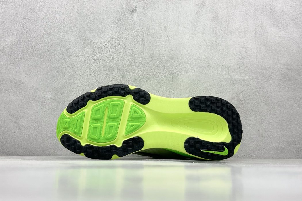 Кроссовки Nike Air Zoom Vomero 18 - размер 44 фото 6