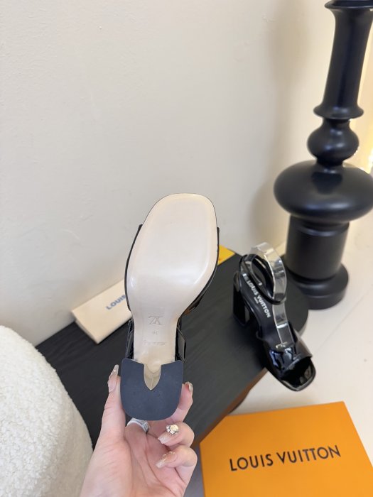 Босоножки фото 9