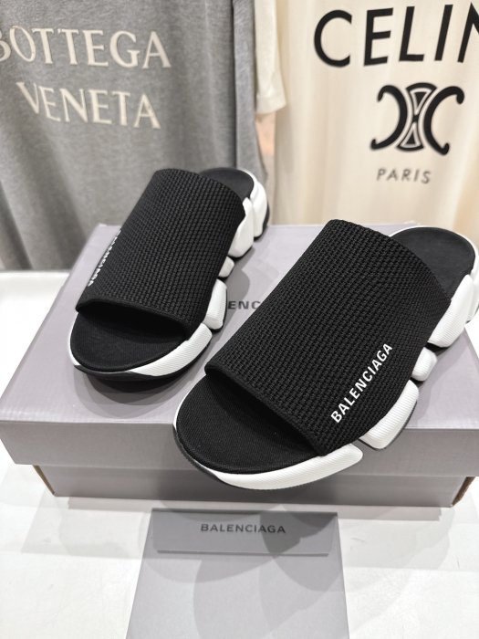 Шлепанцы женские фото 7