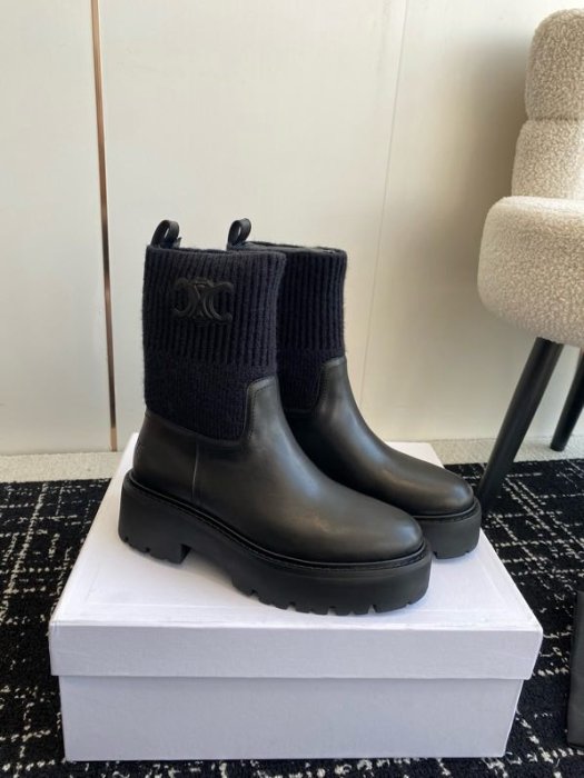 Boots women's