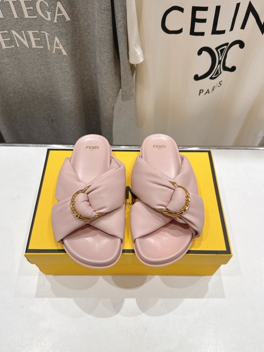 Шлепанцы женские