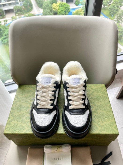 Sneakers leather on fur фото 2