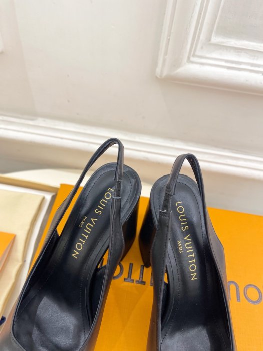 Босоножки фото 8