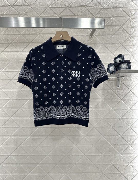 Футболка жіноча