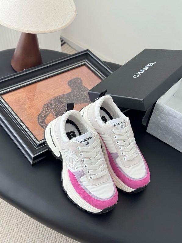 Кроссовки женские