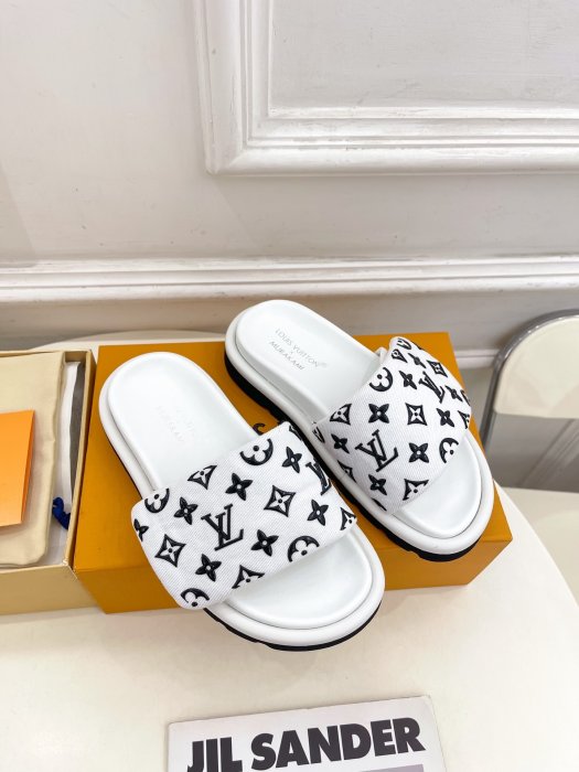 Шлепанцы женские фото 2