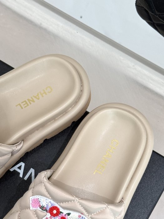 Шлепанцы фото 8