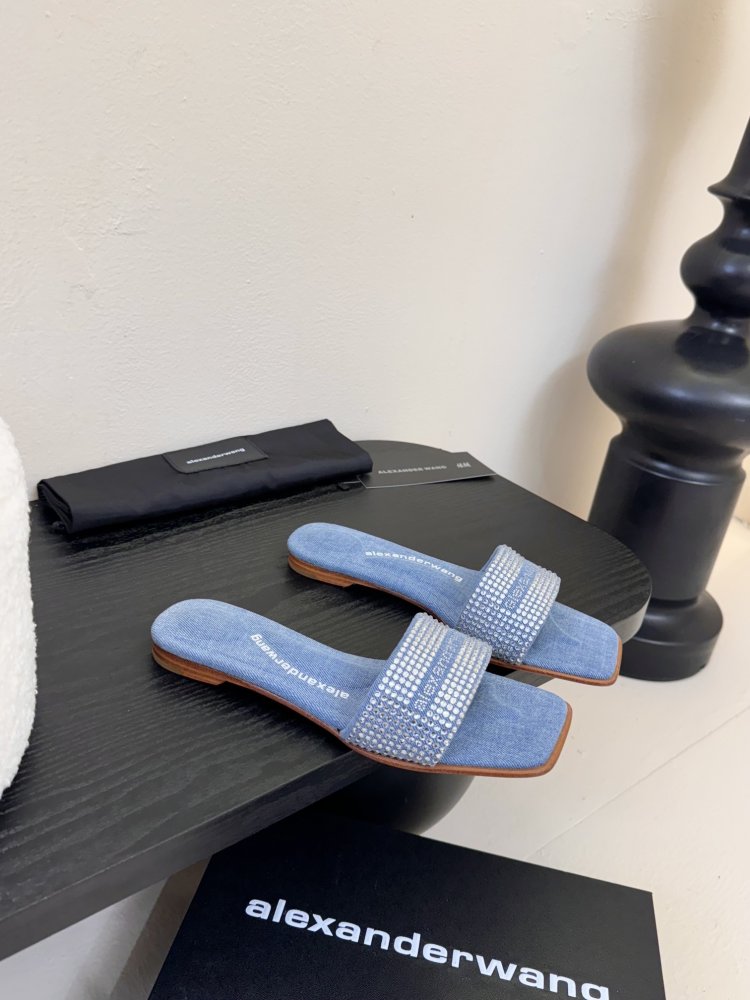 Шлепанцы женские фото 2