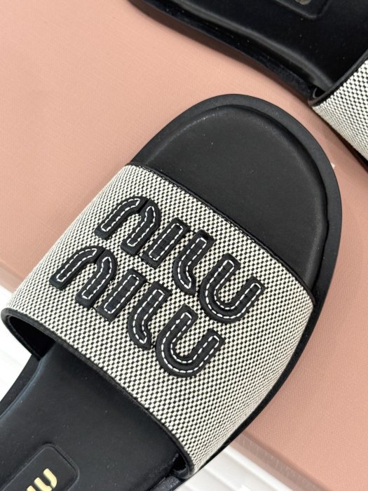 Шлепанцы фото 7