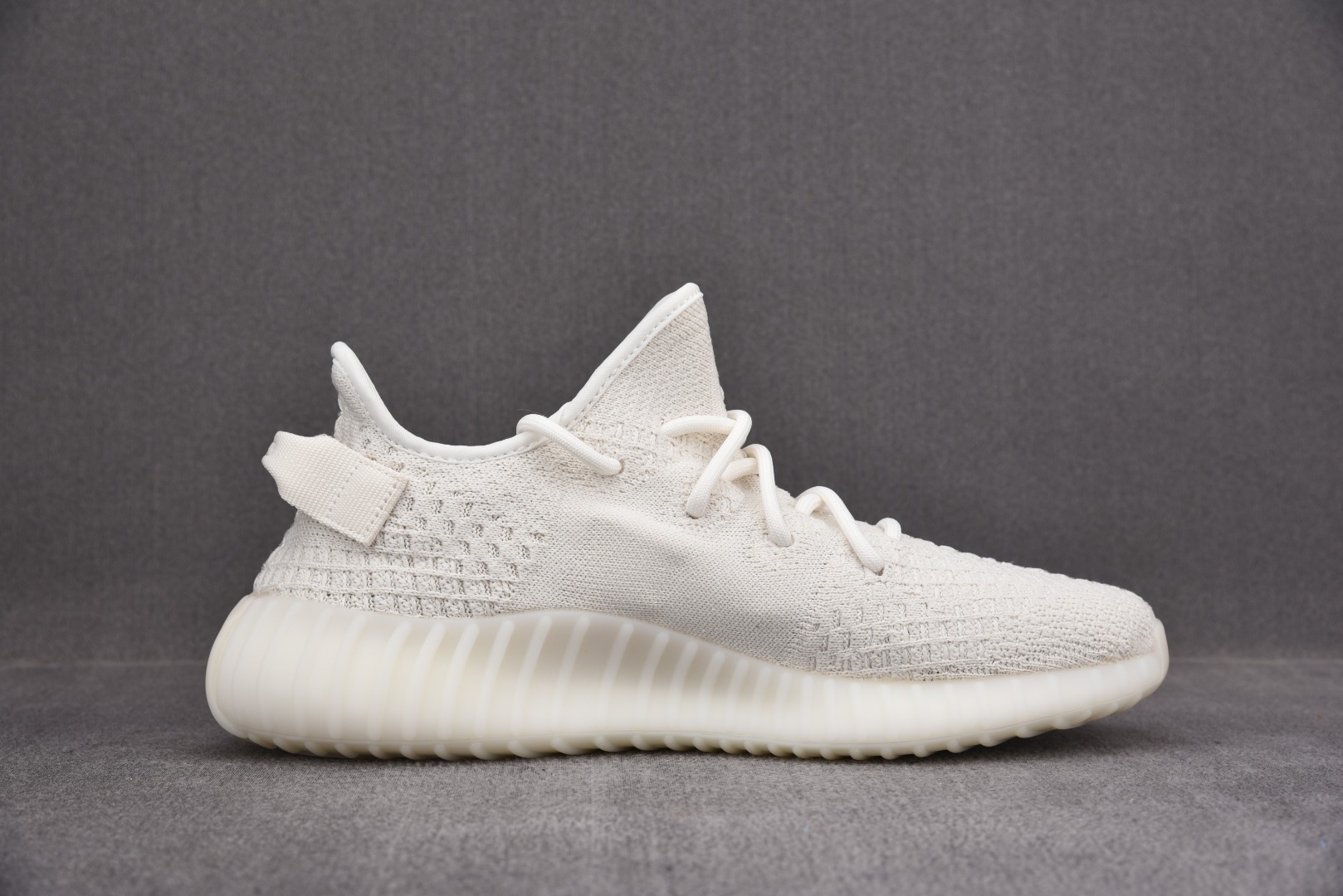 Sneakers Yeezy Boost 350 V2 фото 2