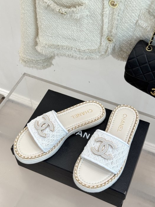 Шлепанцы женские фото 2