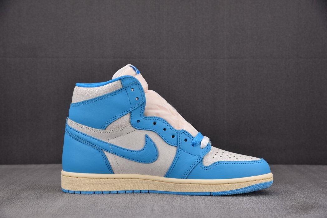 Кроссовки Air Jordan 1 Retro High OG UNC Reimagined фото 2