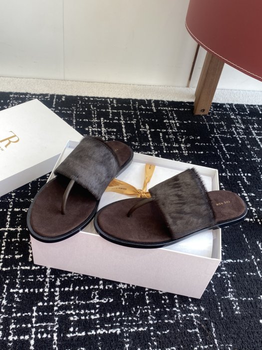 Шлепанцы женские фото 3