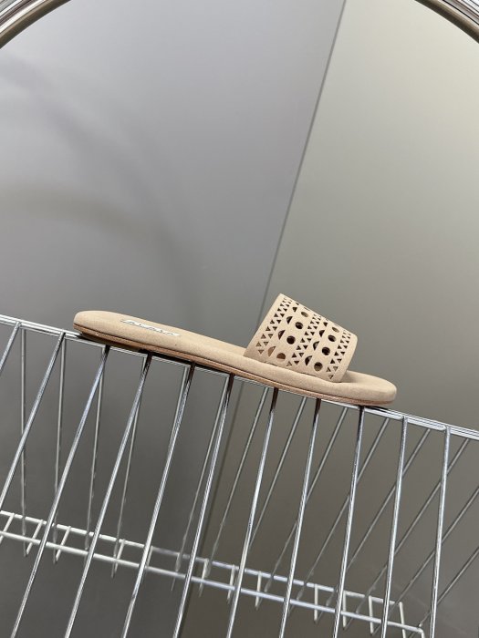 Шлепанцы женские фото 5