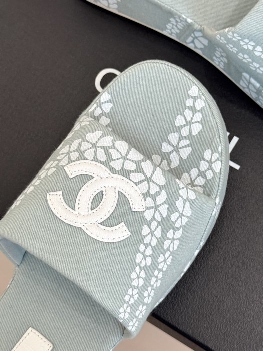 Шльопанці жіночі фото 7