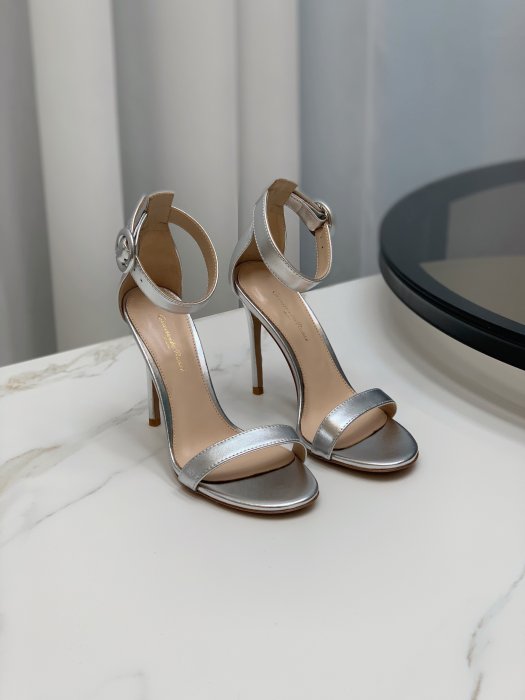 Босоножки фото 9