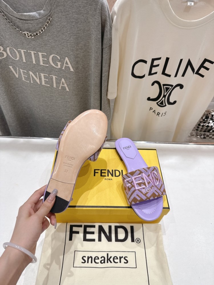 Шлепанцы женские фото 9