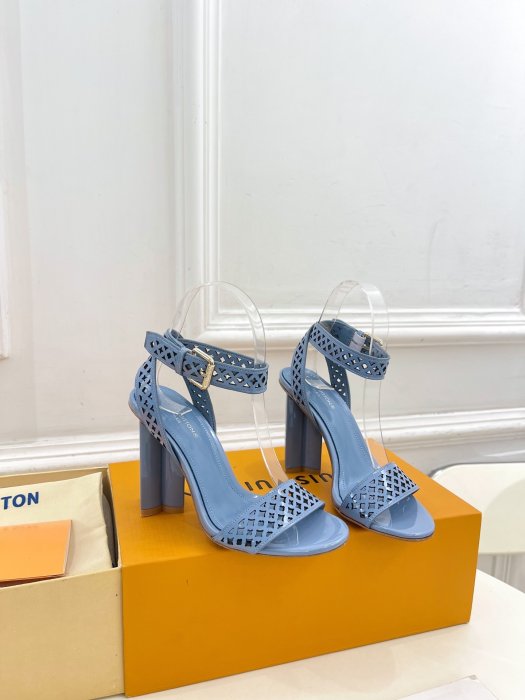 Босоножки фото 2