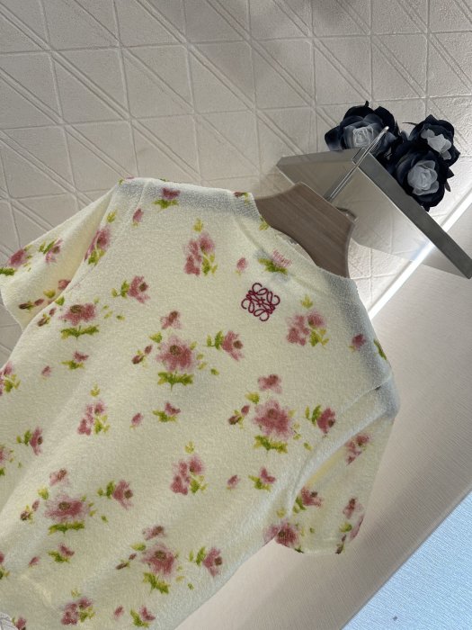 T-shirt women's фото 4