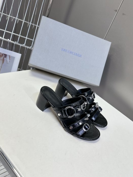 Босоножки фото 2