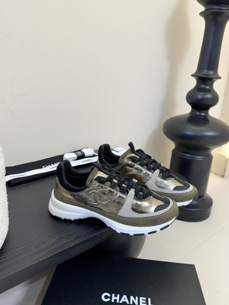 Кроссовки женские фото 2