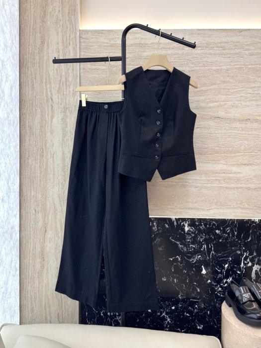 Костюм жіночий