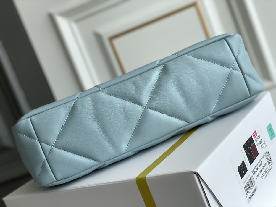 Сумка Chanel C19, светло-голубая, двухцветная фурнитура Series 30 фото 4