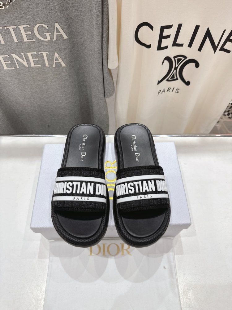 Шлепанцы женские