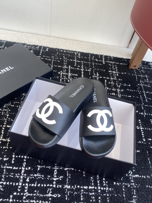 Шлепанцы женские фото 5