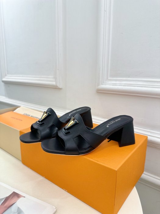 Босоножки фото 5