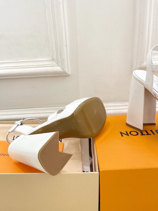 Босоножки фото 9