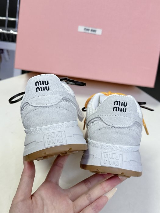 Кроссовки женские фото 8