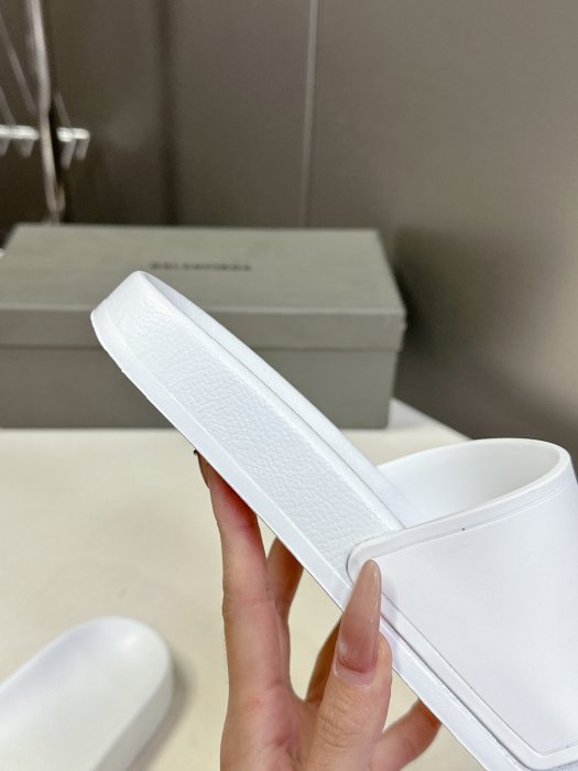 Шлепанцы фото 8