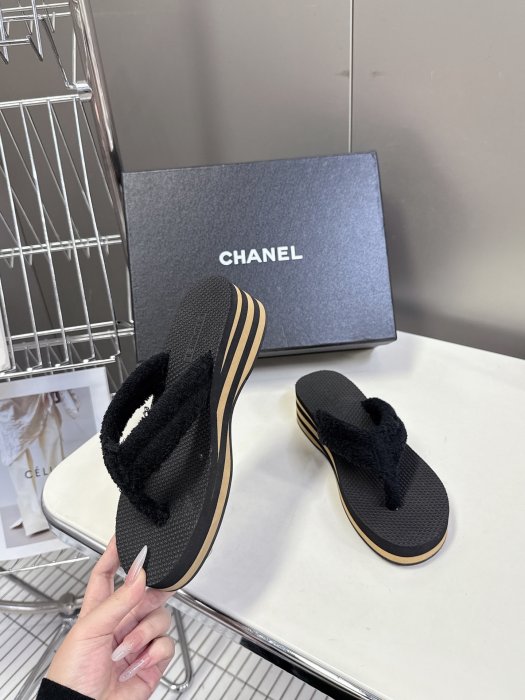 Шлепанцы фото 4