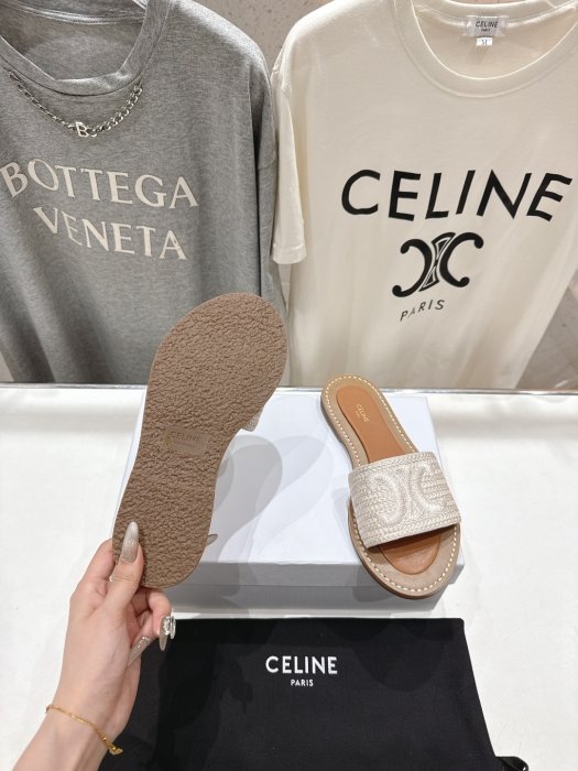 Шлепанцы женские фото 9