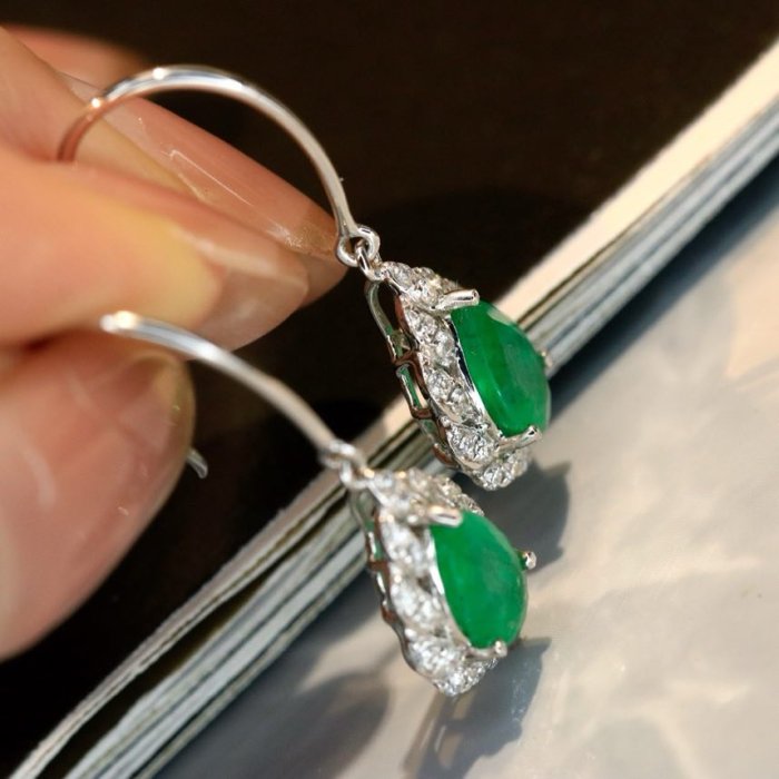 Gold earrings from emeralds фото 4