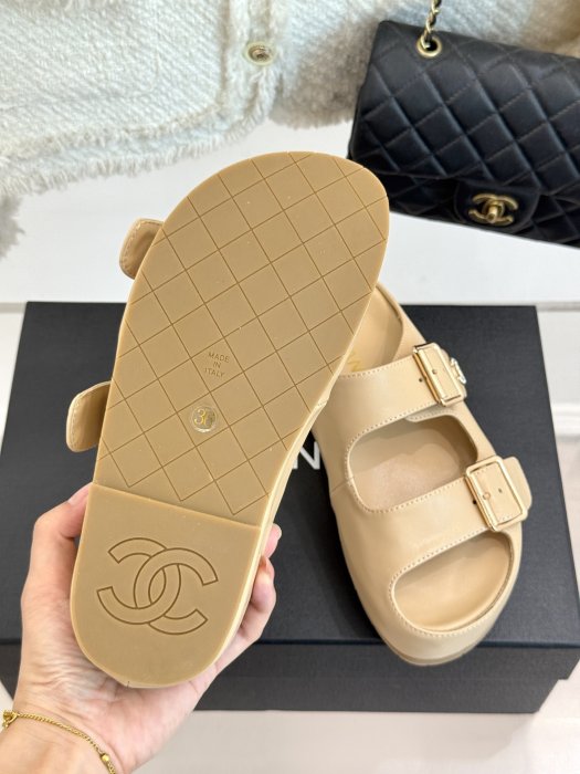 Шлепанцы женские фото 9