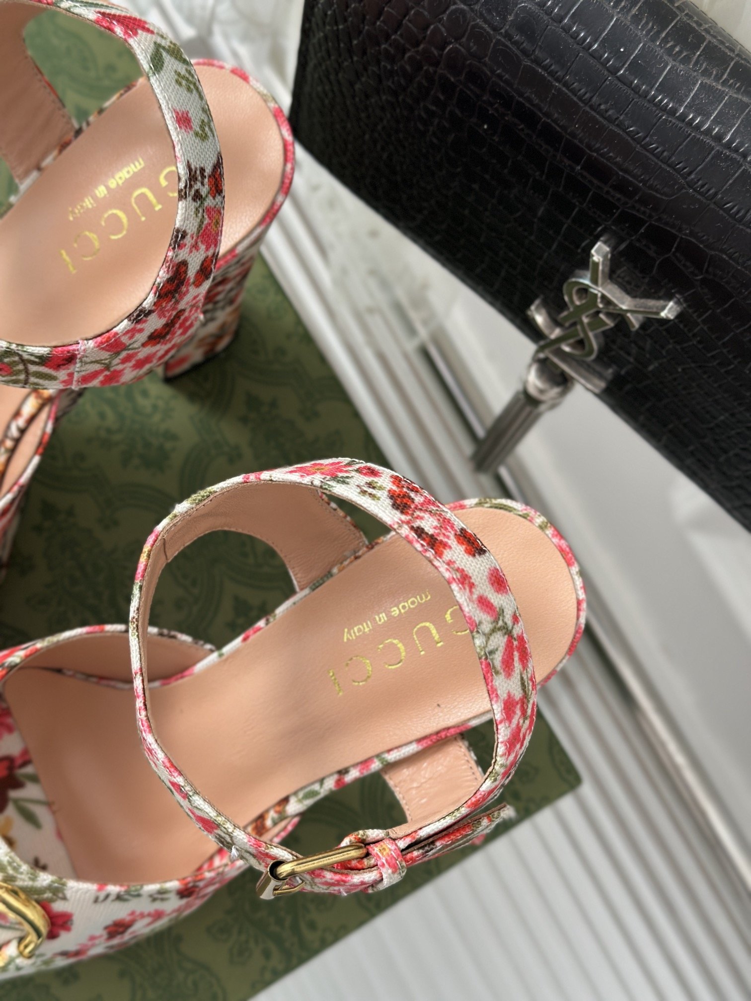 Sandals from flower print on high heel фото 8