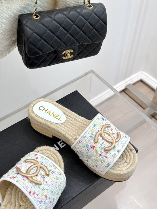 Шлепанцы женские фото 5