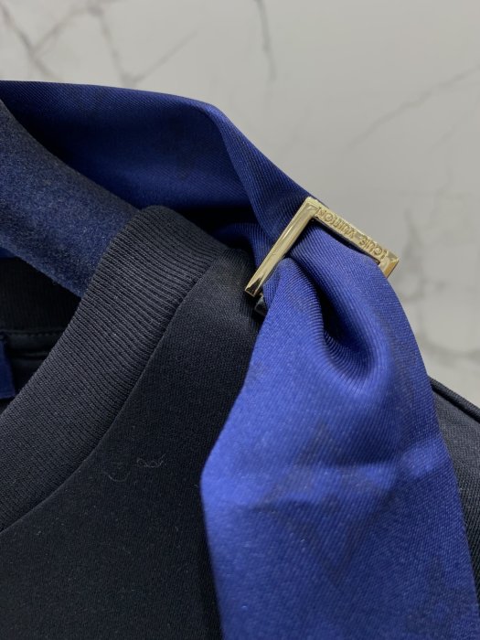 Футболка жіноча фото 4