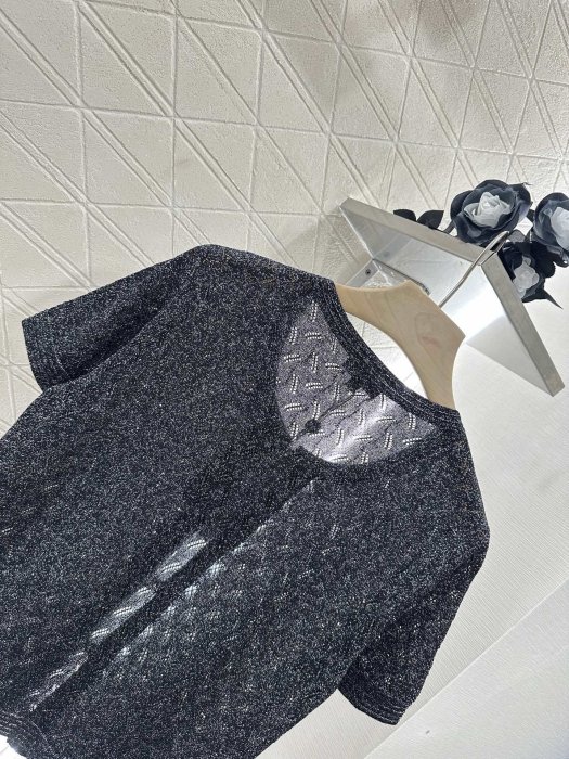 T-shirt women's фото 4