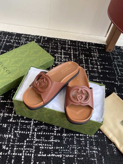 Шлепанцы фото 5