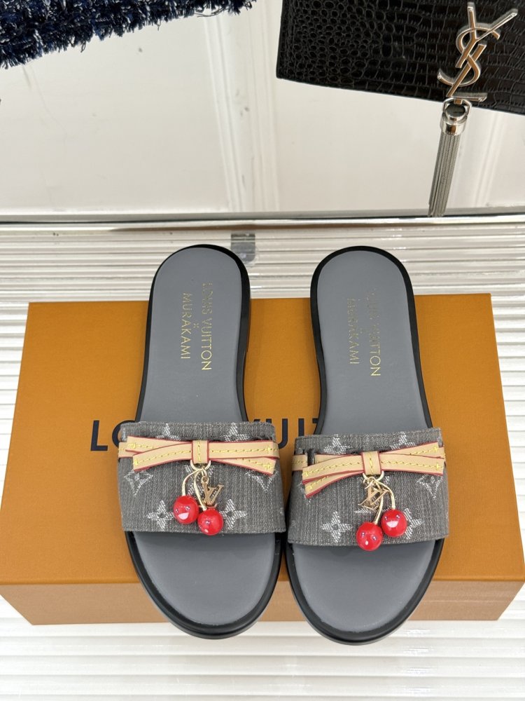 Шлепанцы женские фото 4