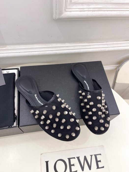 Шлепанцы женские фото 2